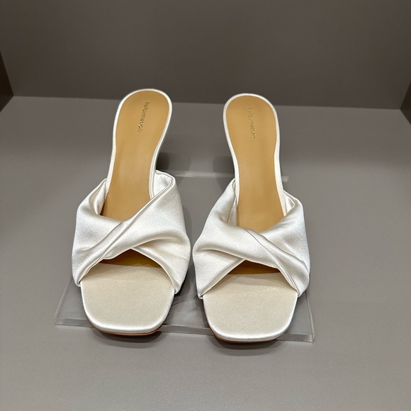 REFORMATION • Gracie Twist Sandal In Ivory - Picture 1 of 8